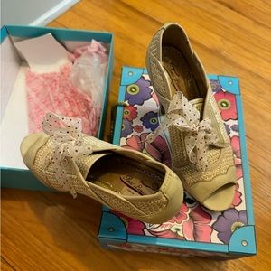 Poetic license stuck on you natural, lace up oxfords